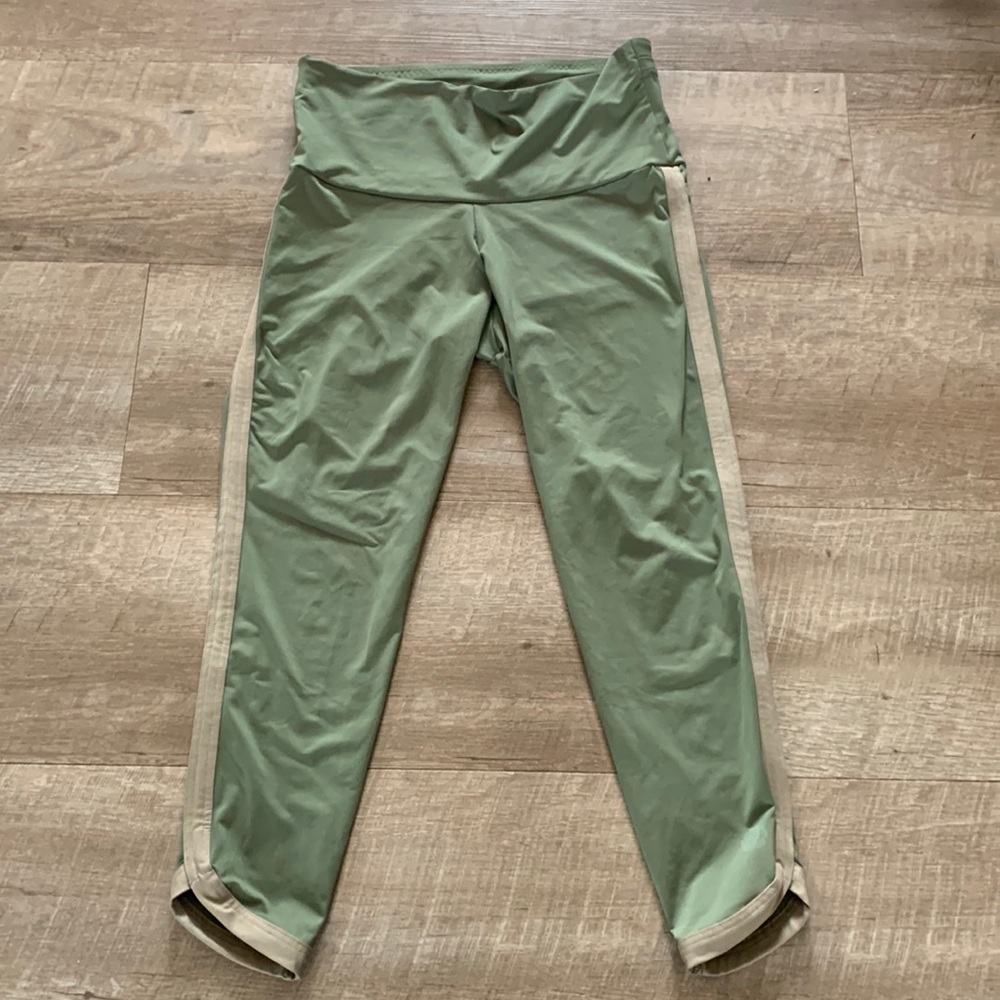 Rose Buddha Crop Leggings Size 12